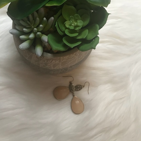 Macy’s Salmon Pink Stone & Gold Teardrop Earrings - Picture 6 of 8